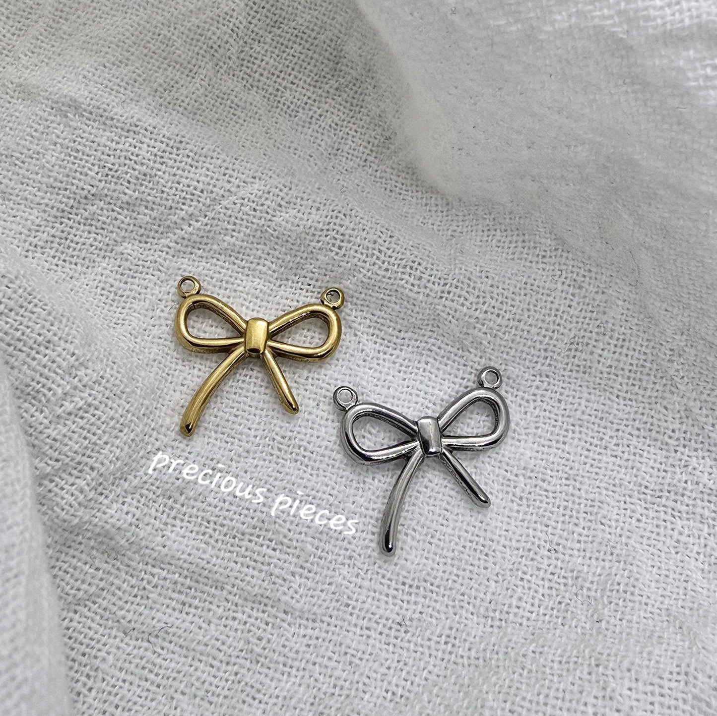 Bow Necklace